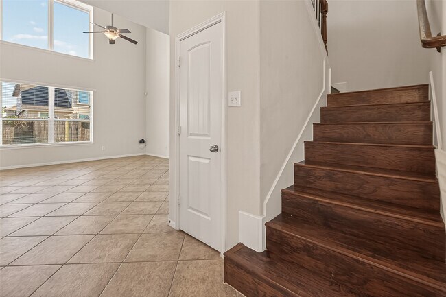 Building Photo - 24914 Diamond Ranch Dr