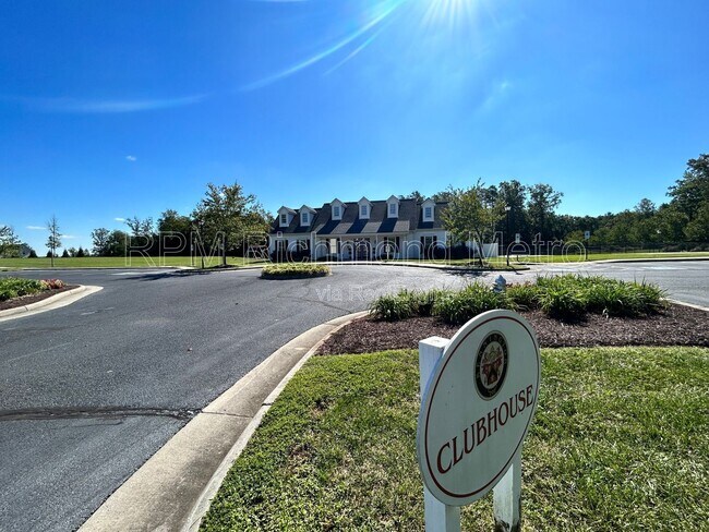 Building Photo - 2157 Kennington Pkwy N