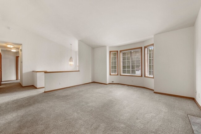 Building Photo - Newly remodel 4 bed 3 bath home in Shoreline