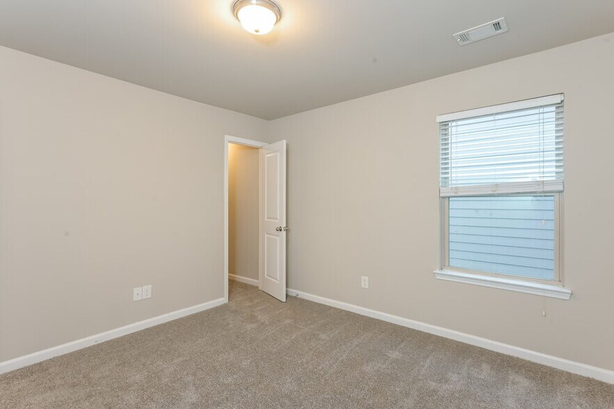 Building Photo - 133 Fern Walk