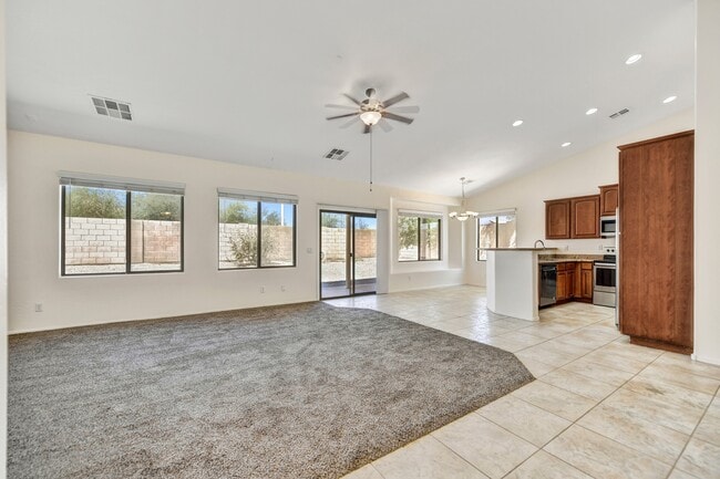 Building Photo - 8962 W Grovers Ave