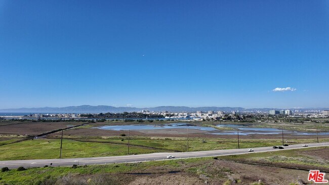 Building Photo - 8120 Billowvista Dr