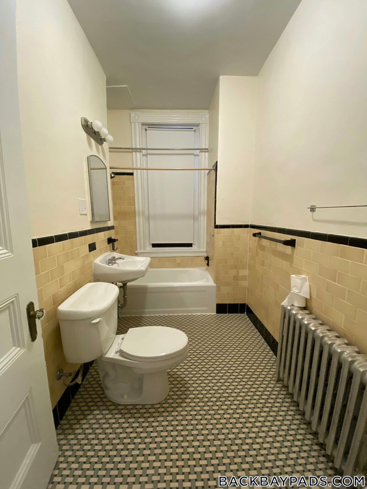 Building Photo - 504 Beacon St