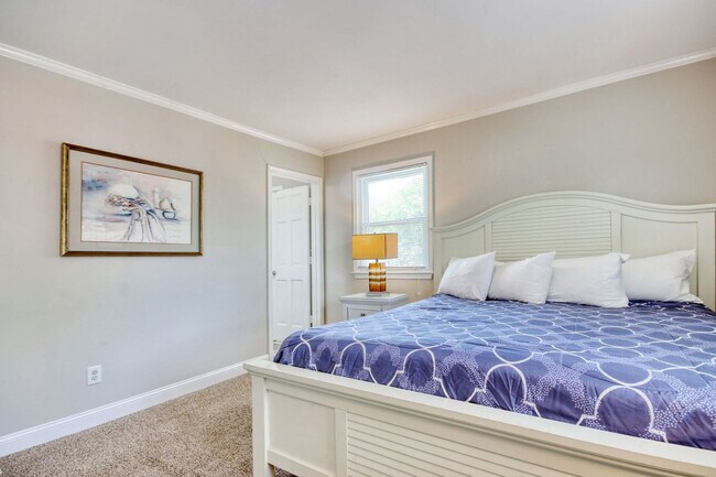 Building Photo - 1563 Elizabeth Rd