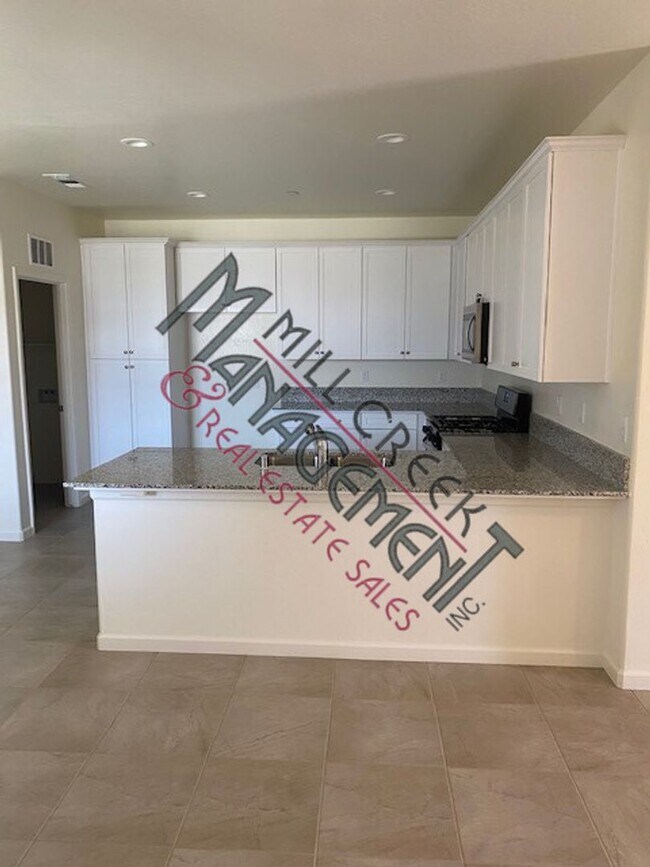 Building Photo - 3 Bedroom 2 Bathroom Home in Arbor Gates Gated Community!