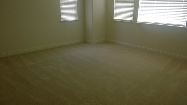 Building Photo - Excellent Elk Grove Location, Spacious 4 b...