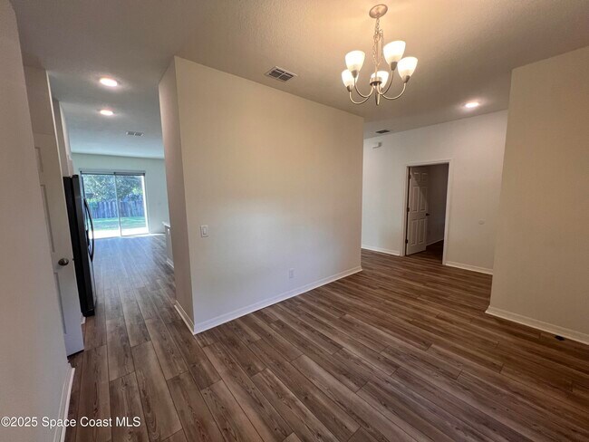 Building Photo - 1031 Grapefruit Rd SE