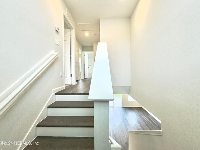 Building Photo - 4672 Ribault Park St