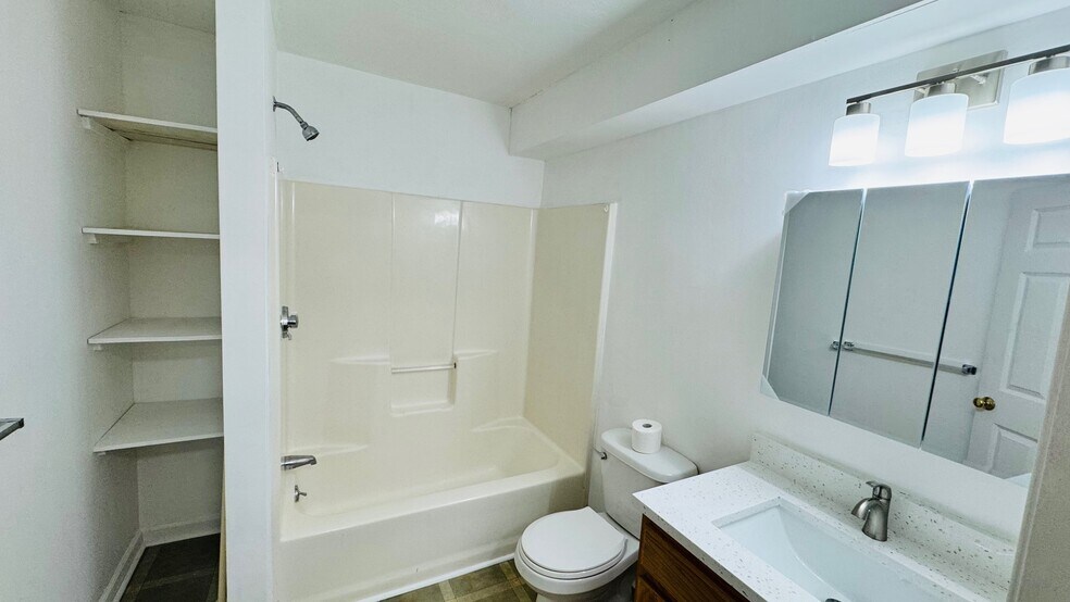 Bathroom - 58 Kent St