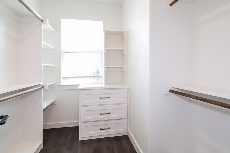 Building Photo - 7137 9th Hole Dr