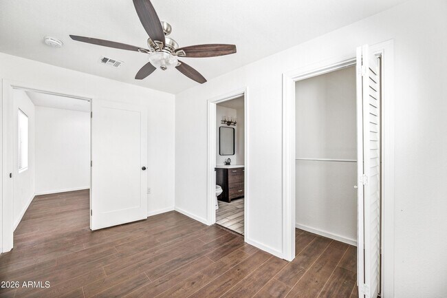 Building Photo - 330 N 15th St