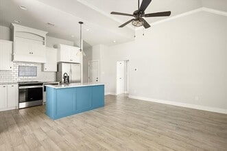 Building Photo - 409 Cleveland Rd