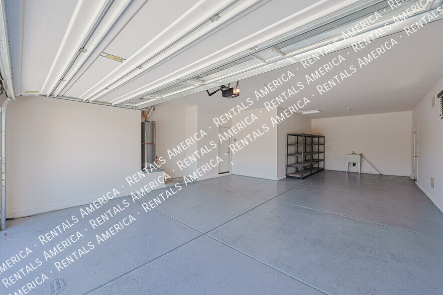Building Photo - 15611 W Westview Dr