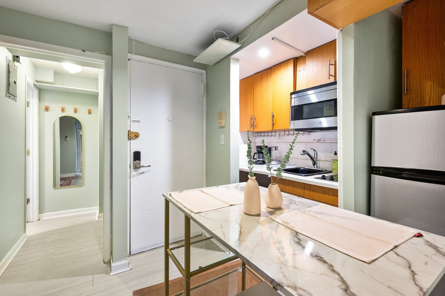 Building Photo - 252 E 33rd St