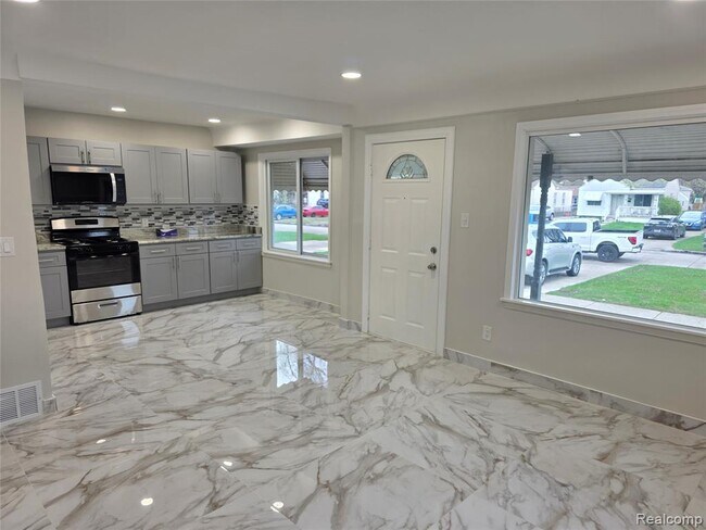 Building Photo - 7249 Silvery Ln