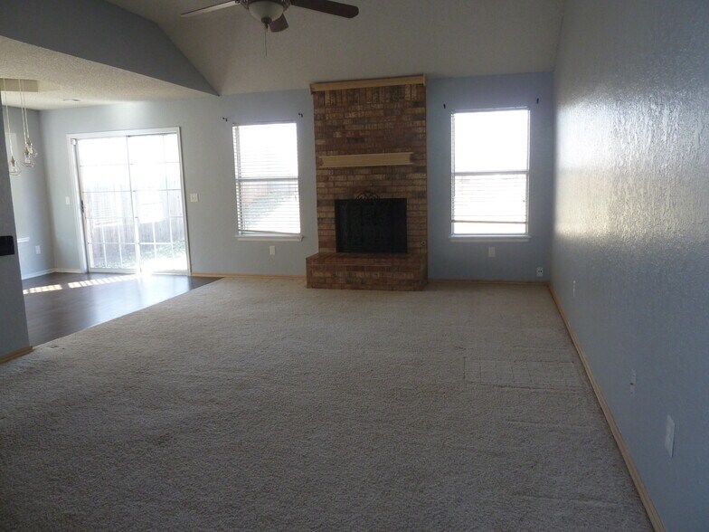 family room - 505 NW 174th St