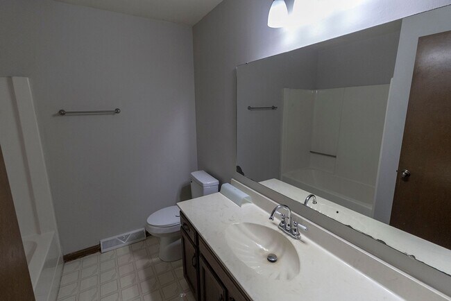 Building Photo - 4465-4467-4467 Santa Anna Dr