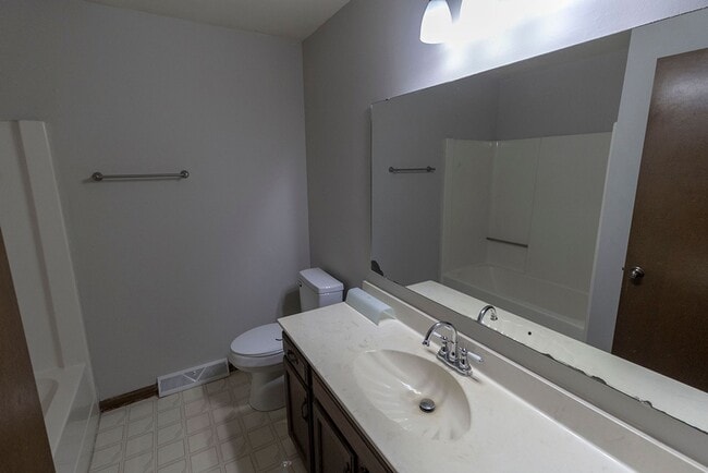 Building Photo - 4465-4467 Santa Anna Dr.