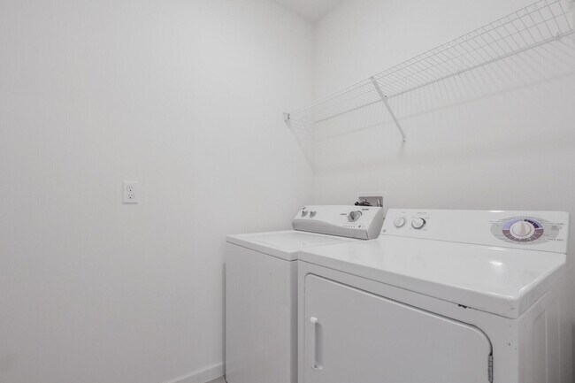 Building Photo - 2550 SE Rock Springs Dr