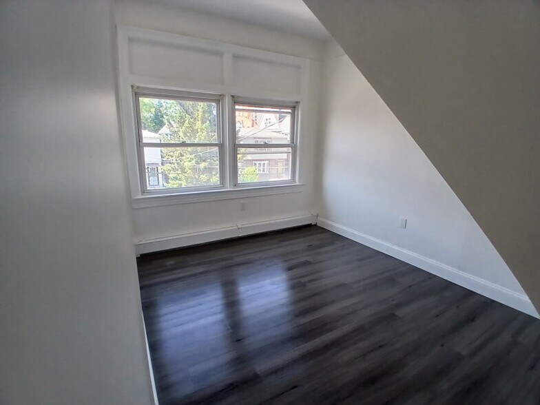 Building Photo - 66 Linden Ave