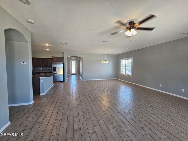 Building Photo - 7565 Wolf Creek Dr