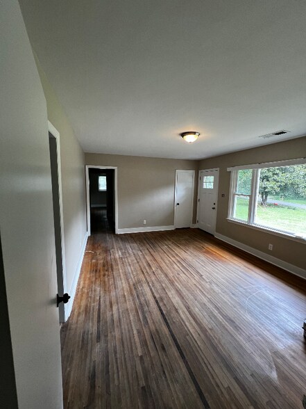 Building Photo - 5026 Lochlain Dr