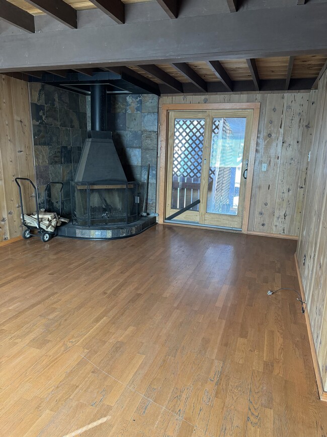 Building Photo - 829 Julie Ln