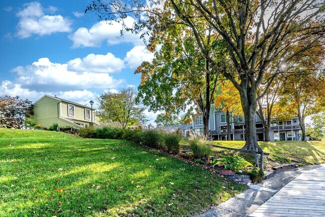 Building Photo - Live the Lake Lifestyle! 3-bedroom, 1.5-ba...