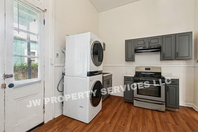 Building Photo - 2332 Ursulines Ave