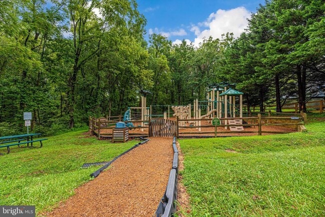Building Photo - 7234 Bodkin Wy