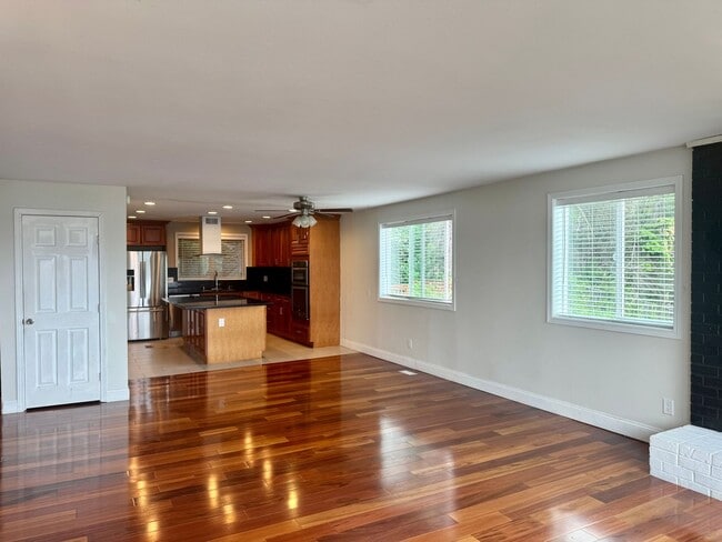 Building Photo - Must See Home!!