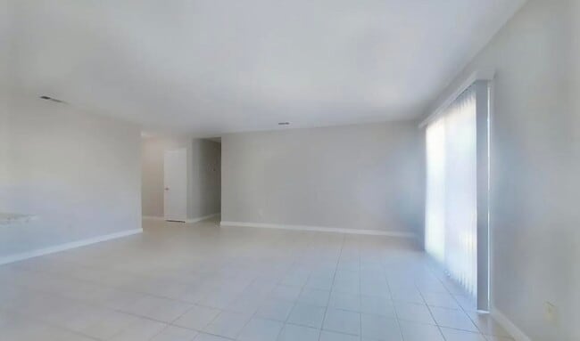 Building Photo - SINGLE FAMILY READY FOR RENT