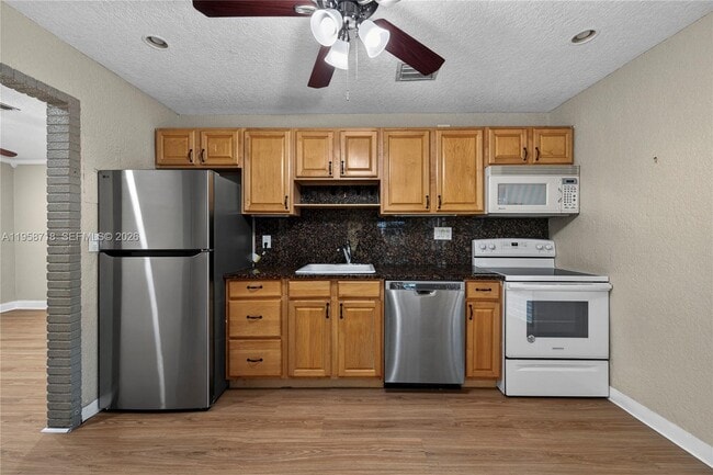 Building Photo - 5265 NE 1st Terrace