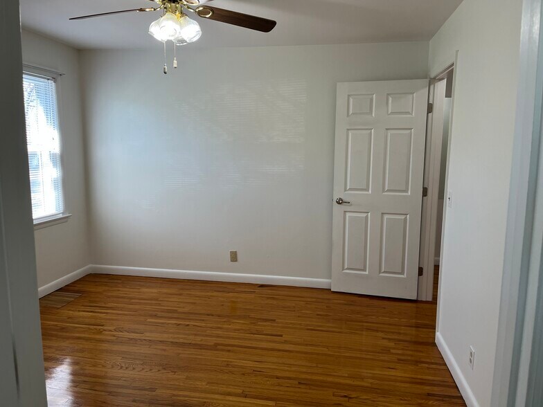 Second bedroom - 2101 Jade Dr