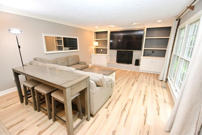 Building Photo - Penn Schools, executive home 4 bedroom 2.5...