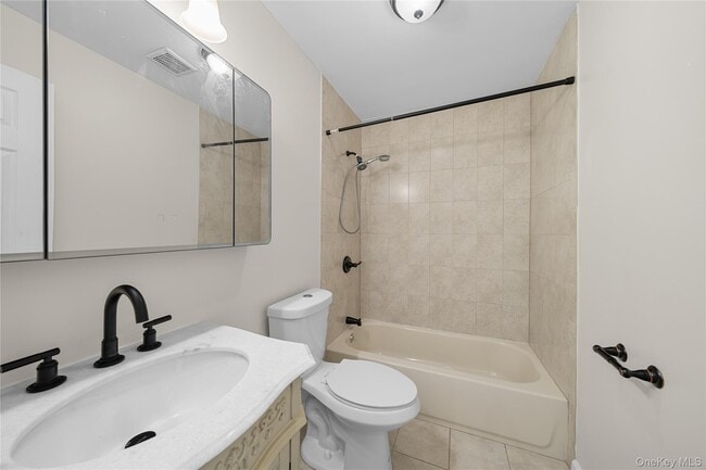 Building Photo - 410 Jericho Tpke