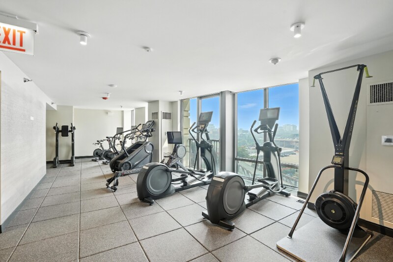 Building Photo - 522 N Kingsbury St