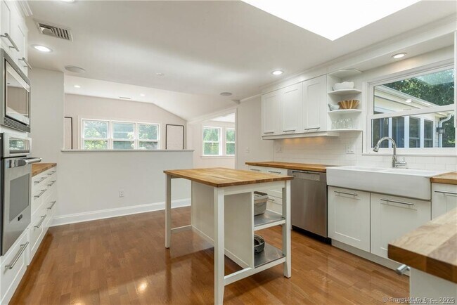 Building Photo - 7 Nappa Dr