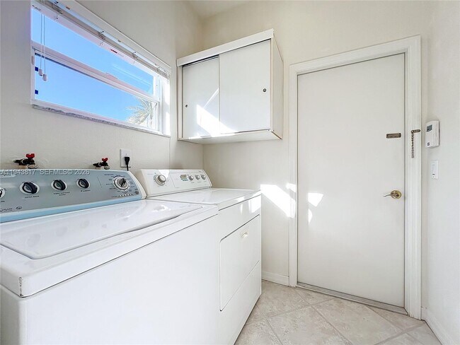 Building Photo - 4874 Sabal Lake Cir