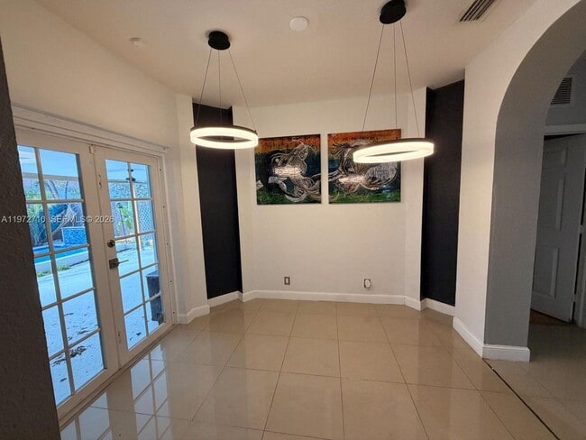 Building Photo - 2804 NW 7th Ct