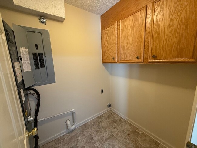 Building Photo - Private 2BD/1.5BA Townhouse in Prime NW Hi...