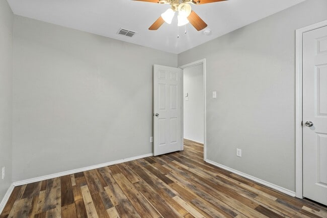 Building Photo - 1201 Lambert Dr