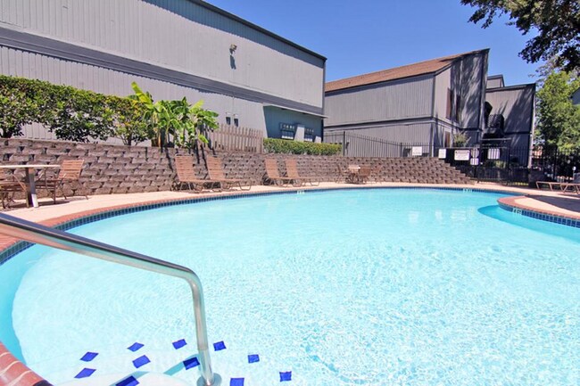 Building Photo - Cedars