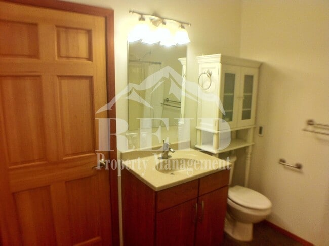Building Photo - Charming 1 Bedroom Home with Spacious Loft/Bonus Room and Mountain Views