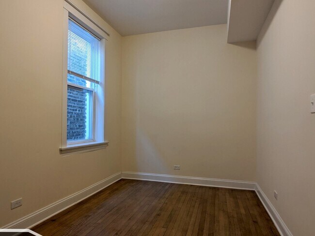 Building Photo - 2814 N Troy St