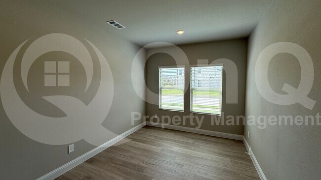 Building Photo - 685 Briar Dr