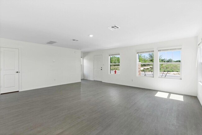 Building Photo - 331 Bugbee