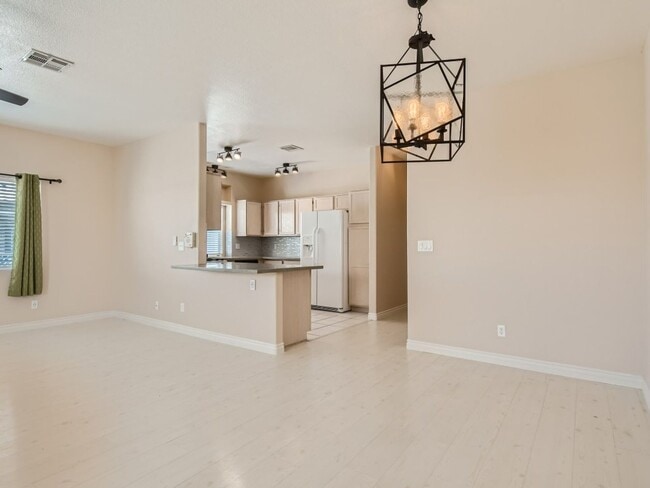 Building Photo - AMAZING COMPLETELY REMODELED CONDO IN NW