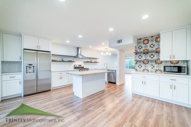 Building Photo - 2479 Caminito Ocean Cove
