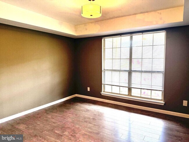 Building Photo - 12163 Penderview Terrace